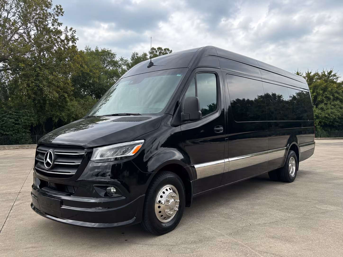 Fresno Airport Shuttle & Transportation party bus exterior