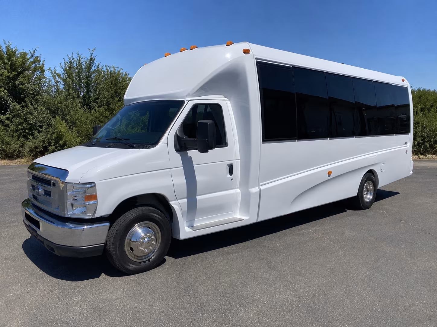 Fresno Birthday, Sweet 16, & Quinceañera Transportation party bus exterior