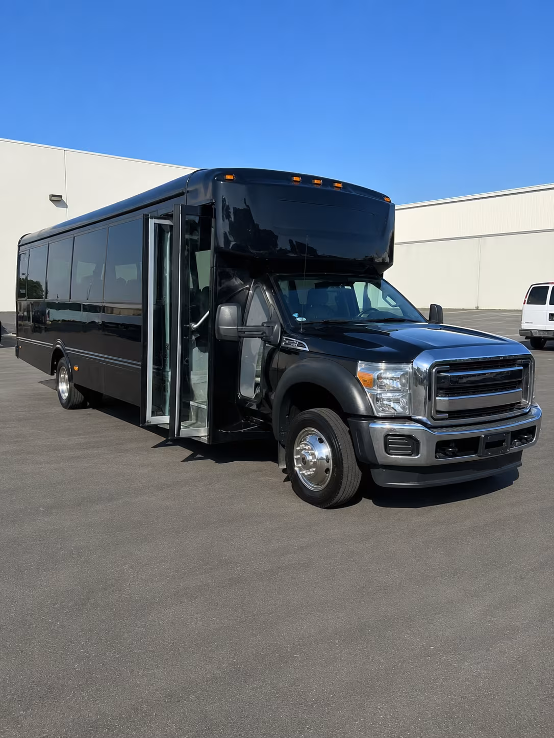 Fresno Birthday, Sweet 16, & Quinceañera Transportation party bus exterior